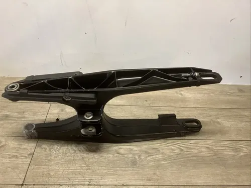 KTM 690 DUKE SWING ARM 75004030100 LIKE NEW SWINGARM