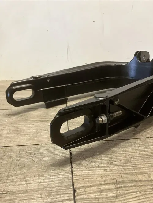 KTM 690 DUKE SWING ARM 75004030100 LIKE NEW SWINGARM