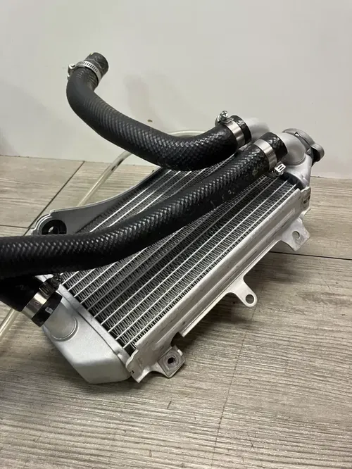 2017-2020 CRF 450 R OEM RADIATOR FILL SIDE R LIKE NEW