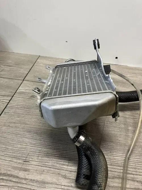 2017-2020 CRF 450 R OEM RADIATOR FILL SIDE R LIKE NEW