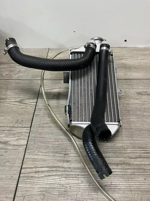2017-2020 CRF 450 R OEM RADIATOR FILL SIDE R LIKE NEW