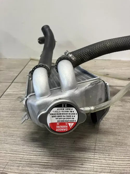 2017-2020 CRF 450 R OEM RADIATOR FILL SIDE R LIKE NEW