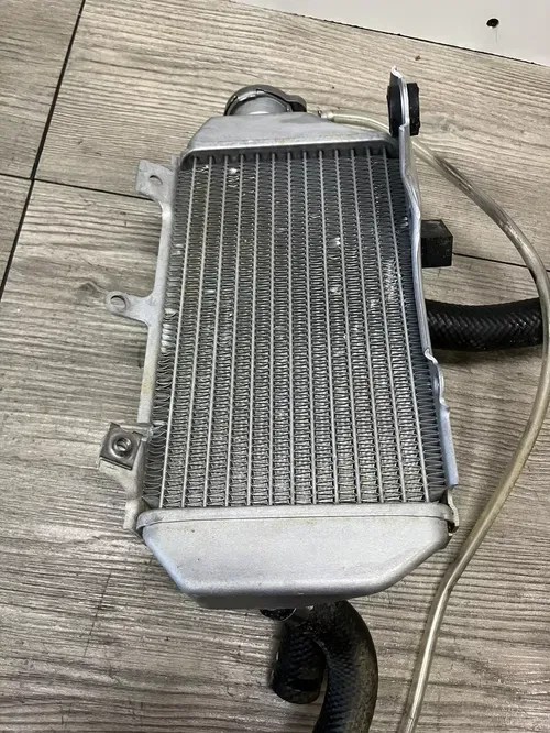 2017-2020 CRF 450 R OEM RADIATOR FILL SIDE R LIKE NEW