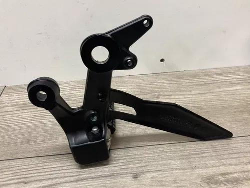 2019 KTM 790 DUKE REAR SET BRACKET RIGHT PEG MOUNT
