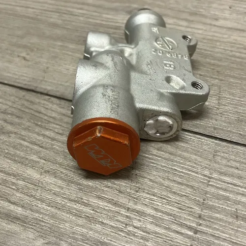 2024 KTM 250SXF 350SXF 450SXF REAR BRAKE MASTER CYLINDER BREMBO