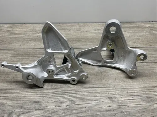 19 20 KTM ADVENTURE 790 LEFT & RIGHT FRONT DRIVER PEG &PEG MOUNT BRACKET NEW