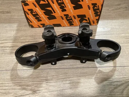 KTM 1290 SUPER DUKE GT TOP TRIPLE CLAMP 61401034029