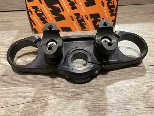 KTM 1290 SUPER DUKE GT TOP TRIPLE CLAMP 61401034029