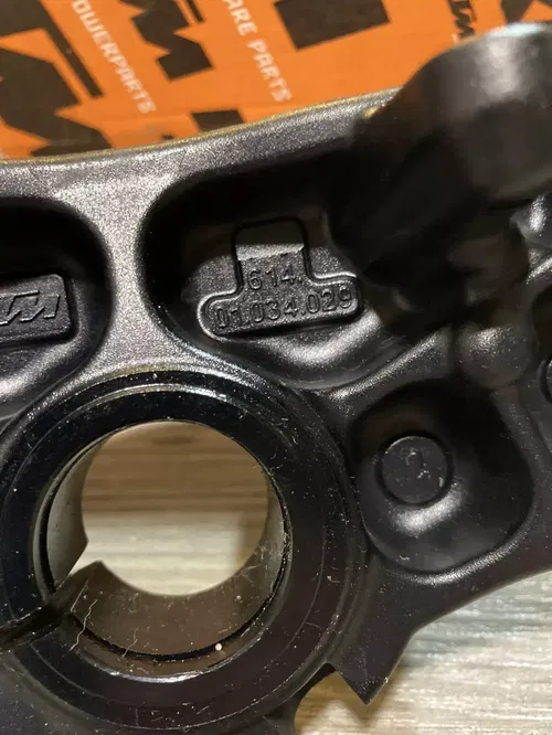 KTM 1290 SUPER DUKE GT TOP TRIPLE CLAMP 61401034029