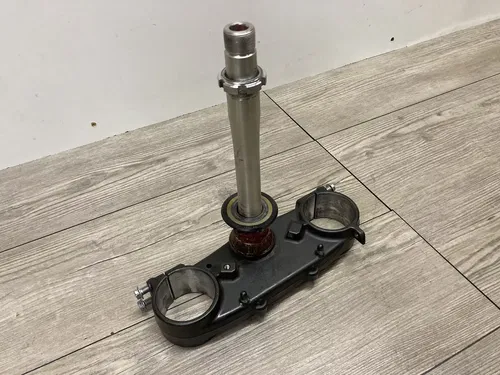 2022 YAMAHA YZ450F  TRIPLE CLAMP BOTTOM 4.4 HOURS FITS 450F 19-23