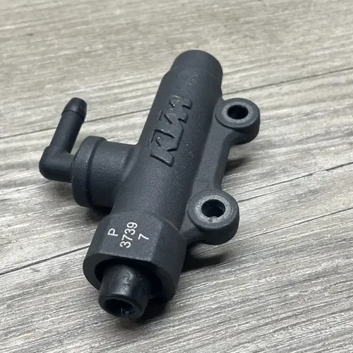 2020 KTM 790 890 DUKE REAR BRAKE MASTER HYDRAULIC CYLINDER