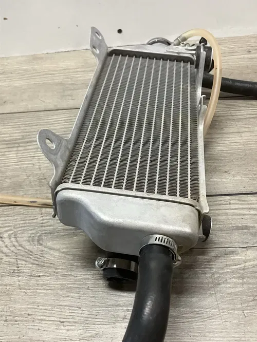 2018 YAMAHA YZ 450 YZ450 RIGHT RADIATOR FILL SIDE LIKE NEW