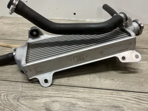 2018 YAMAHA YZ 450 YZ450 RIGHT RADIATOR FILL SIDE LIKE NEW