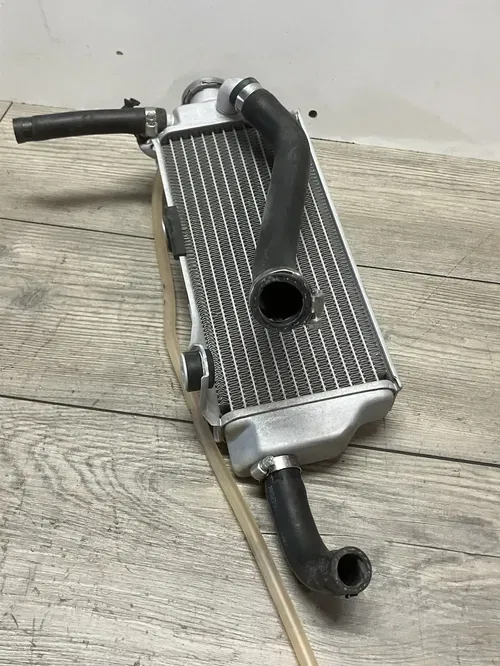 2018 YAMAHA YZ 450 YZ450 RIGHT RADIATOR FILL SIDE LIKE NEW