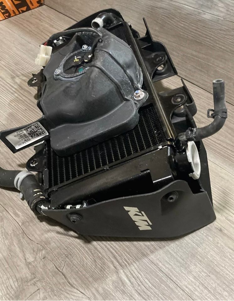 2018 KTM Duke 390 RADIATOR FAN