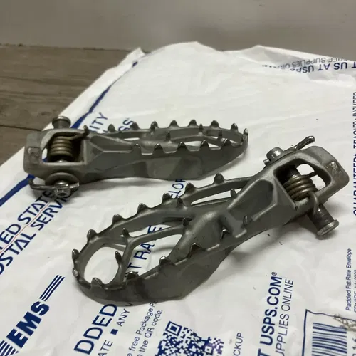 2023-2025 KTM 125 250 300 450 SX SXF XC OEM PEGS