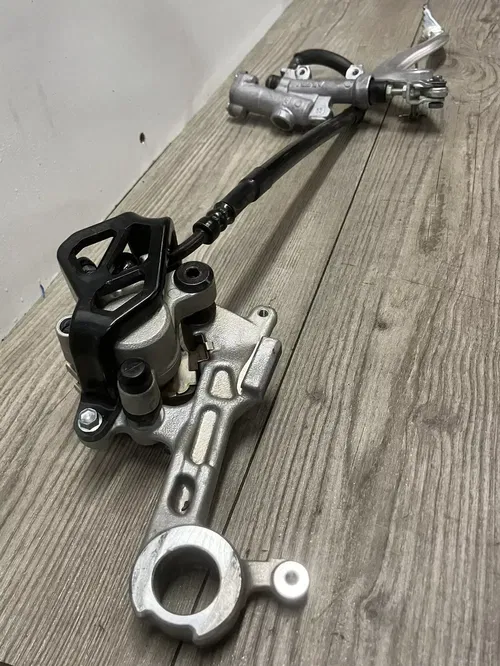 2022 YAMAHA YZ450F COMPLETE REAR BRAKE SYSTEM  (LOW HOURS)