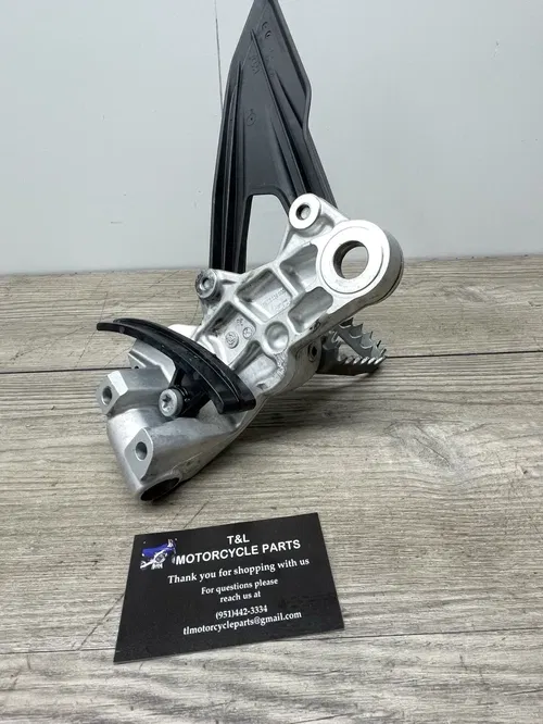 KTM 690 ENDURO PEG MOUNT & PEG NEW TAKE OFF 76903038000