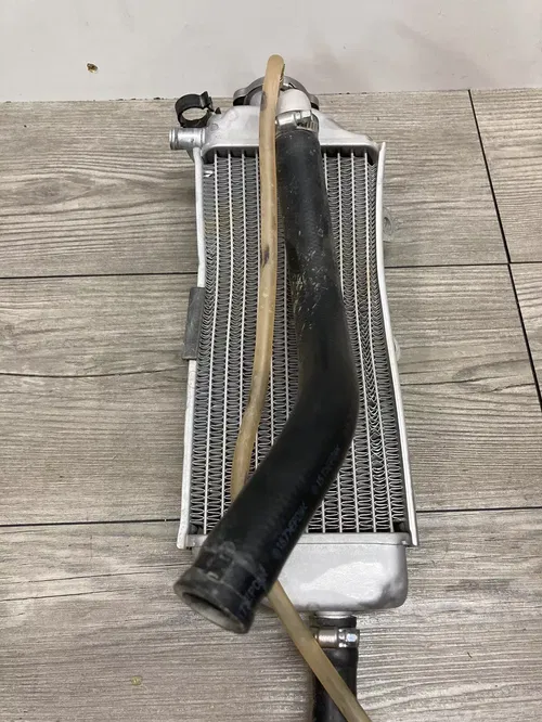 2016-2018 YAMAHA YZ250F RADIATOR RIGHT SIDE FILL .
