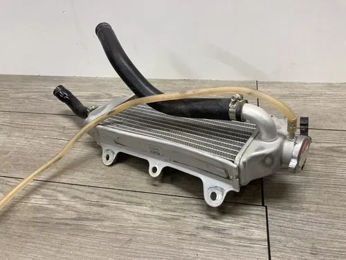 2016-2018 YAMAHA YZ250F RADIATOR RIGHT SIDE FILL .