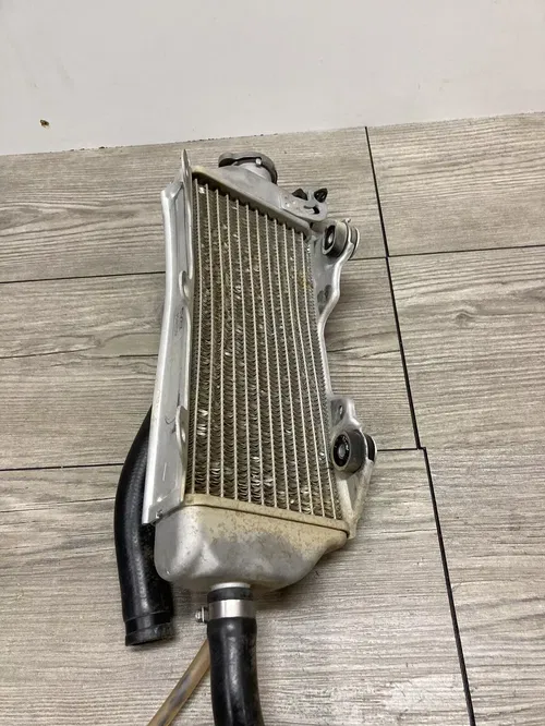 2016-2018 YAMAHA YZ250F RADIATOR RIGHT SIDE FILL .