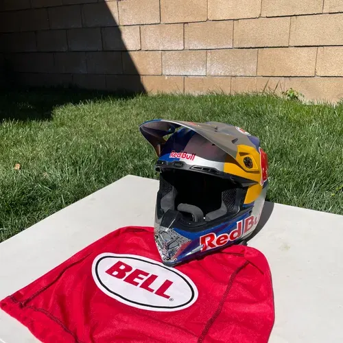 Red bull best sale bell helmet