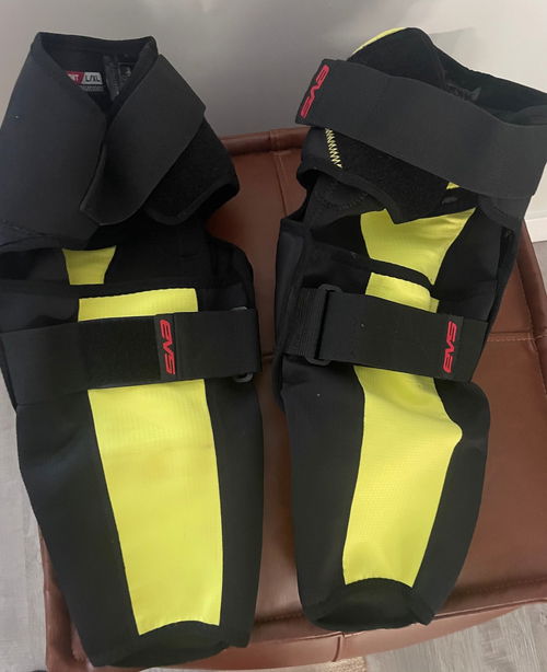 EVS TP199 Knee Guards