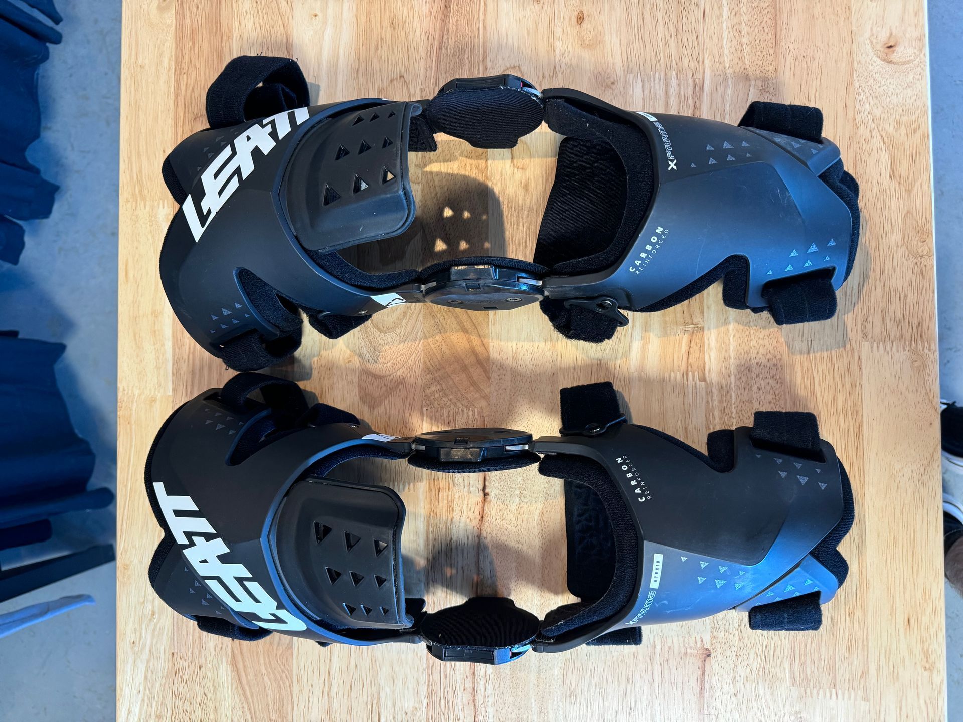 LEATT X-Frame Hybrid Knee Braces LARGE (FREE SHIPPING) LEATT X-Frame Hybrid Knee Braces LARGE (FREE SHIPPING)