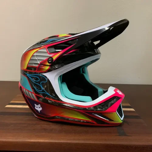 FOX V3RS Helmet Medium
Free Shipping
