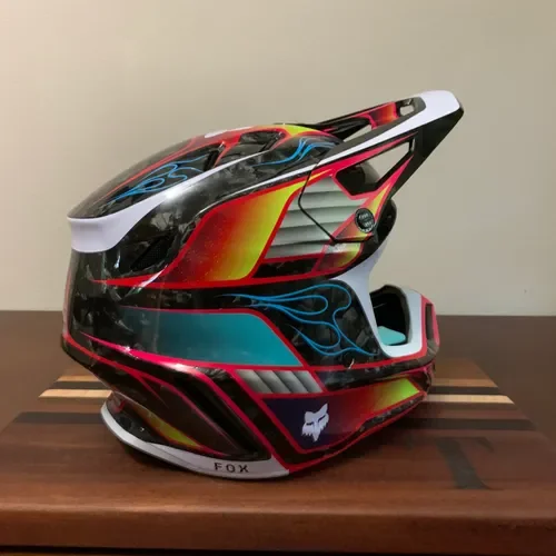 FOX V3RS Helmet Medium
Free Shipping
