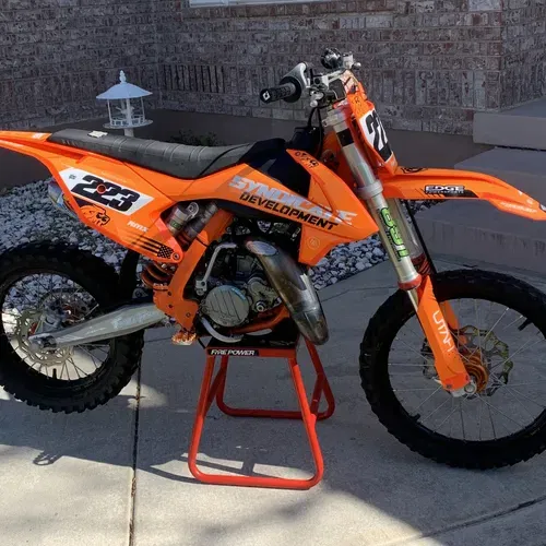 【新品・未使用・限定品】D8 dmc|888 KTM.モデル burn NEW RAY KTM 450 SX-F DIRT BIKE MOTORCYCLE 1/12 ORANGE 58343