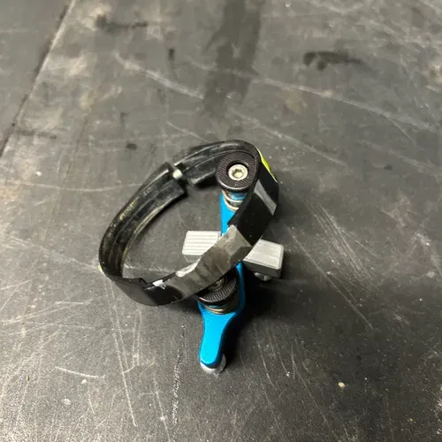 Tamer Double Button Holeshot Device