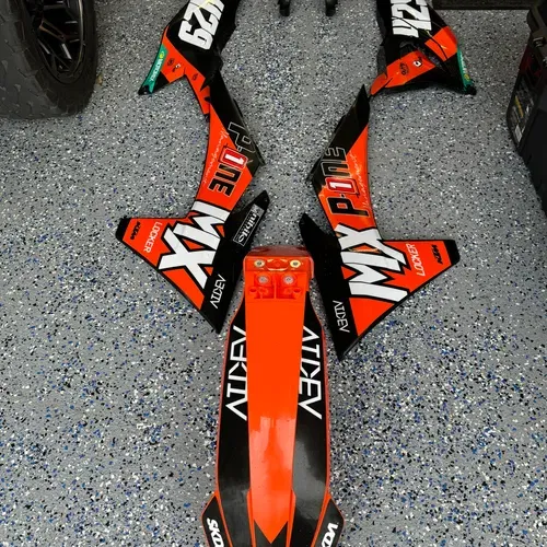 23-24 KTM Big Bike Plastic Black and Orange With SkDA Graphics. Used Once 