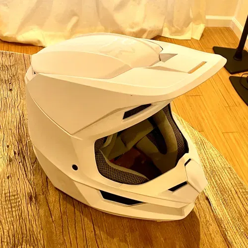 FOX V1 Helmet