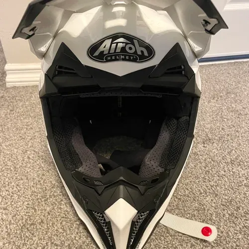 ファッション Airoh L Size - Helmets バイクウェア・装備