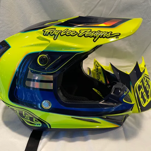 Troy Lee Designs SE4 Small