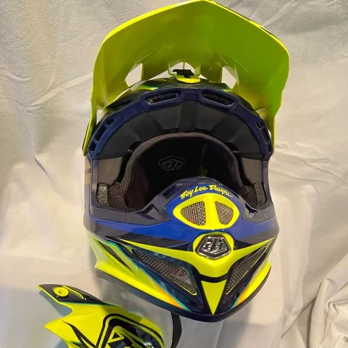 Troy Lee Designs SE4 Small