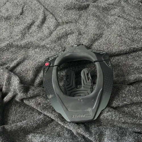 Leatt 5.5 Neck Brace - Size Sm/md
