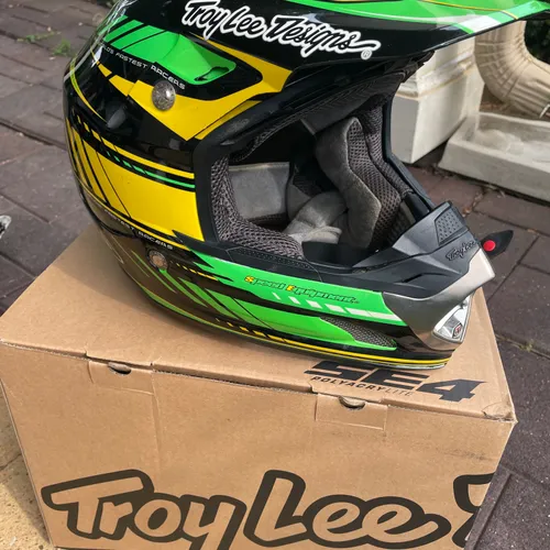 TROY LEE DESIGNS Helmet SE2 TREMOR Green Size XL 