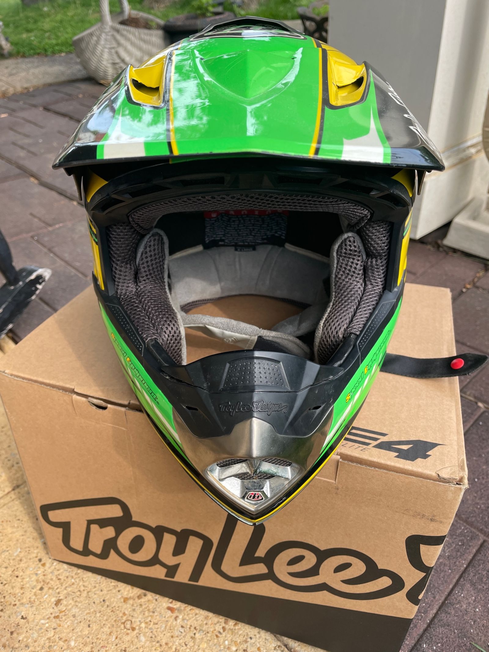 John skiff deere helmet