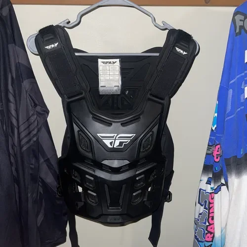 universal fit fly revel chest protector/roost guard.