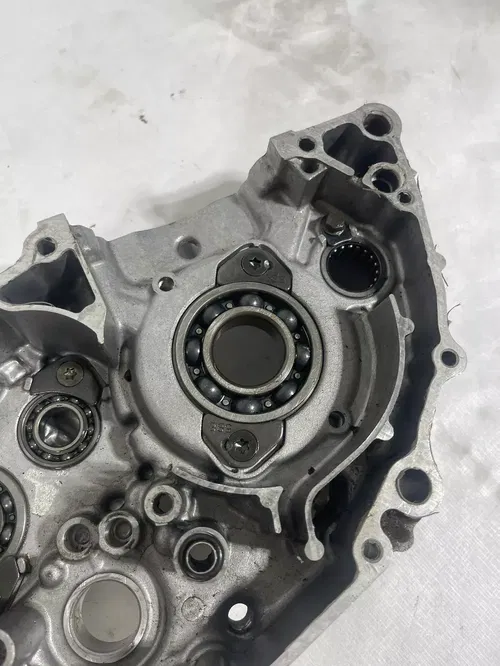 2002 YAMAHA WR250F YZ250 YZ250F OEM LEFT ENGINE MOTOR CRANKCASE CRANK CASE $