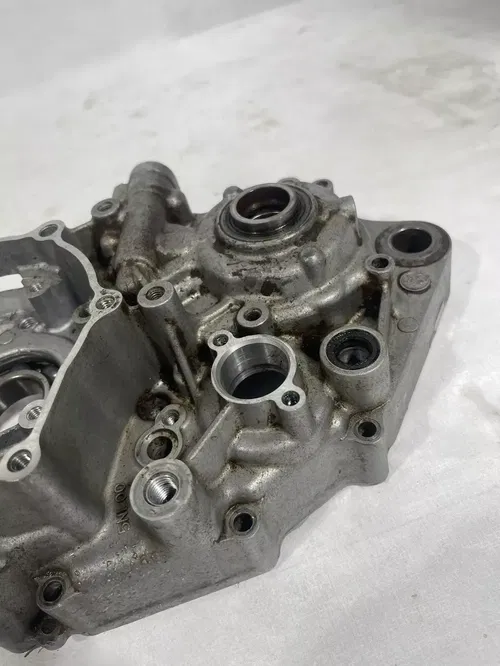 2002 YAMAHA WR250F YZ250 YZ250F OEM LEFT ENGINE MOTOR CRANKCASE CRANK CASE $