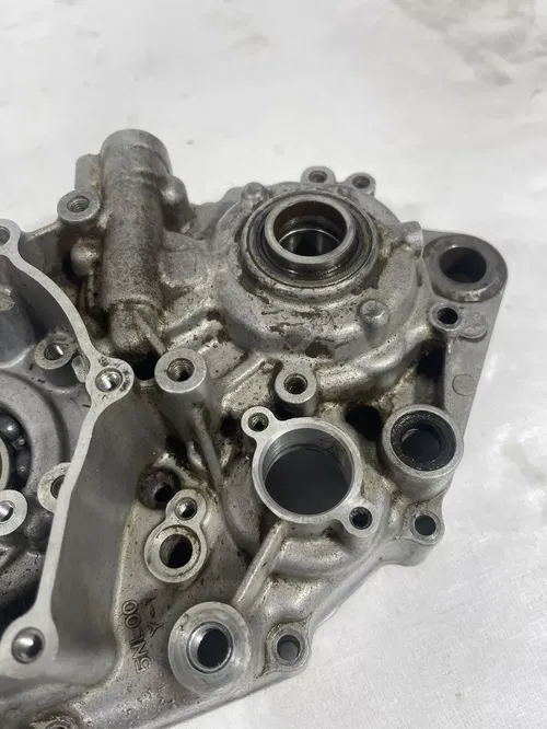 2002 YAMAHA WR250F YZ250 YZ250F OEM LEFT ENGINE MOTOR CRANKCASE CRANK CASE $