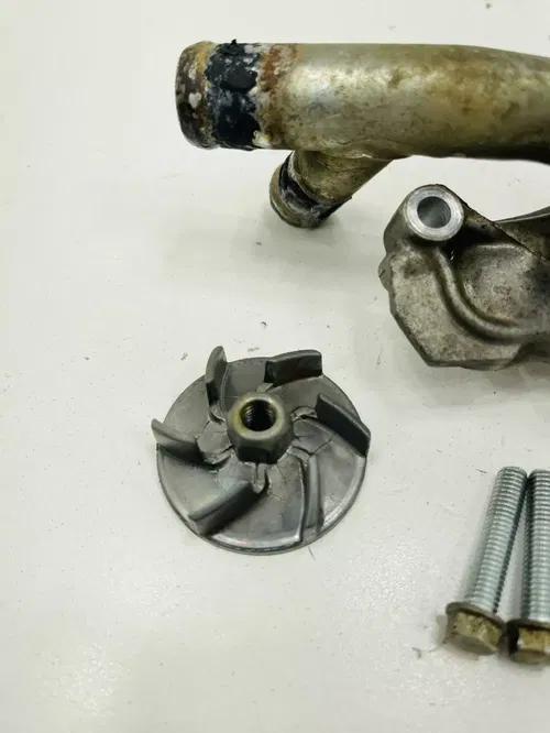 2006 YZ450F Yz 450 Water Pump Cover Impeller OEM Housing - Yamaha Yz 450f