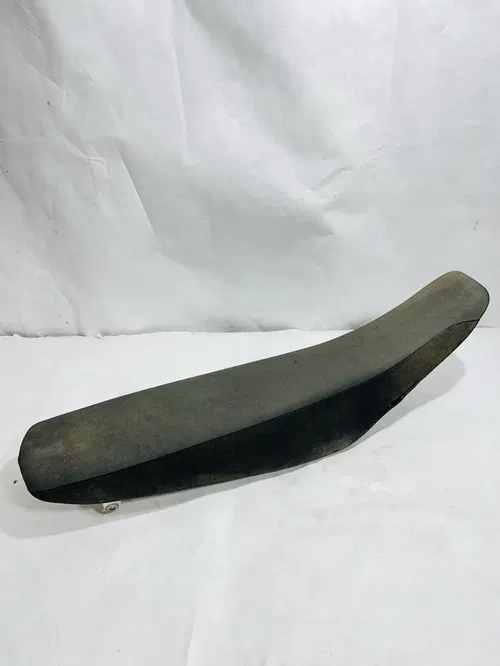 Suzuki RM-Z250 - Stock Seat Saddle - 2011 RMZ 250 OEM *** SMALL TEARS