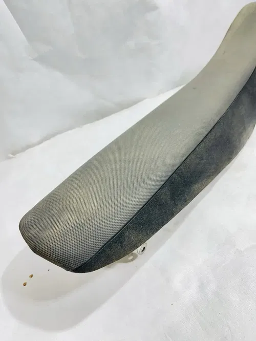 Suzuki RM-Z250 - Stock Seat Saddle - 2011 RMZ 250 OEM *** SMALL TEARS