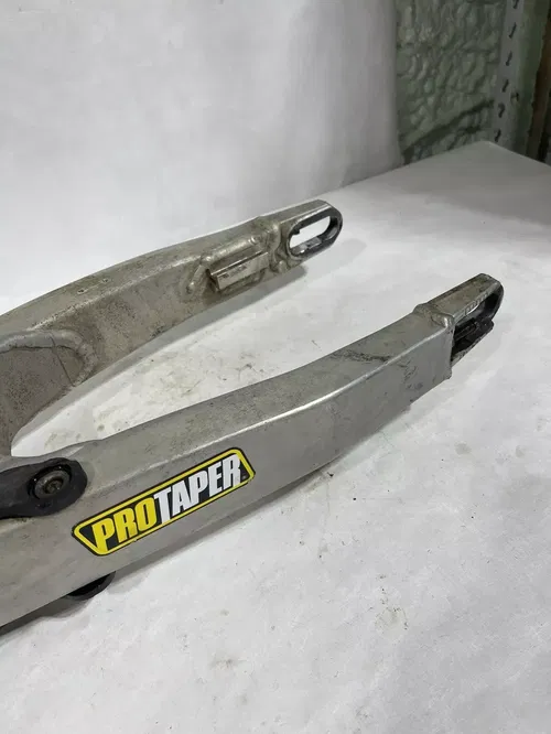 2017 - 2019 Kawasaki KX250F OEM Swingarm 33001-0665 Swing Arm KX 250 450