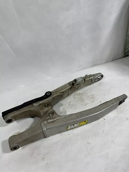 2017 - 2019 Kawasaki KX250F OEM Swingarm 33001-0665 Swing Arm KX 250 450