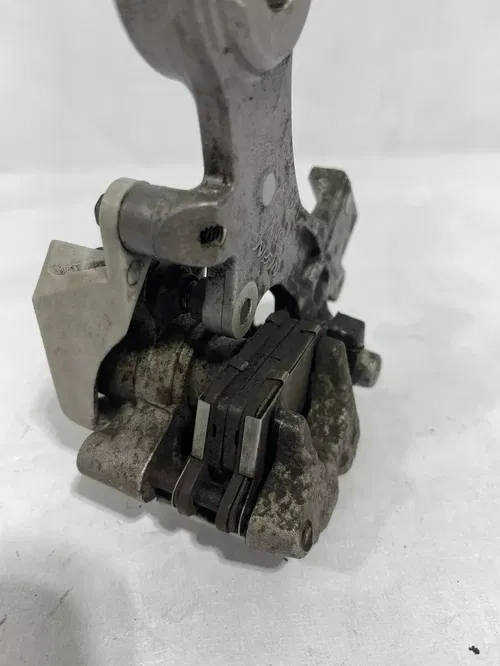 00-02 YAMAHA YZ 426F OEM REAR BRAKE CALIPER & BRACKET 5NY-2580W-00-00 *02